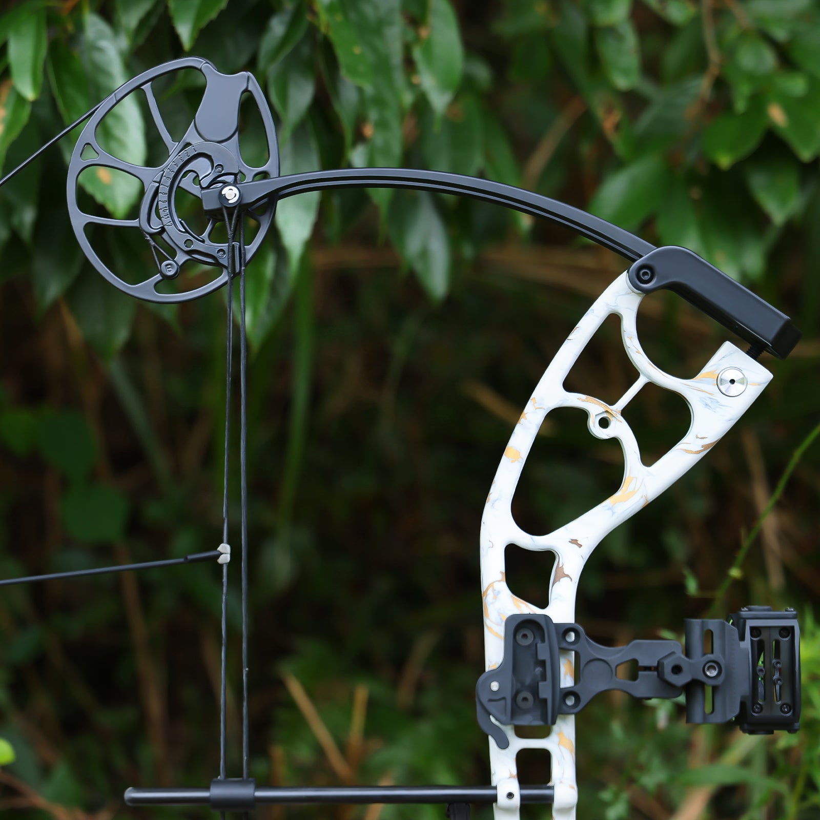 MOTION ZEUS Lightweight Compound Bow Kit For Pull Beginner And Intermediate Archer, 19-70LBS Draw Weight, 19"-30"Draw Length, Up To 320 FPS, Fully Adjustable Archery Hunting Equipment