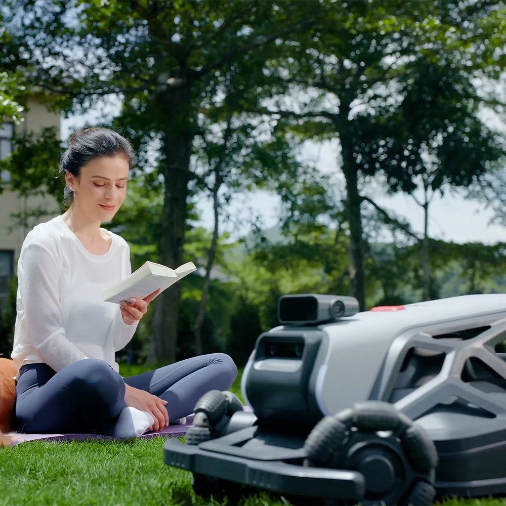 AIRSEEKERS TRON – Smart Robotic Lawn Mower with 300° Vision