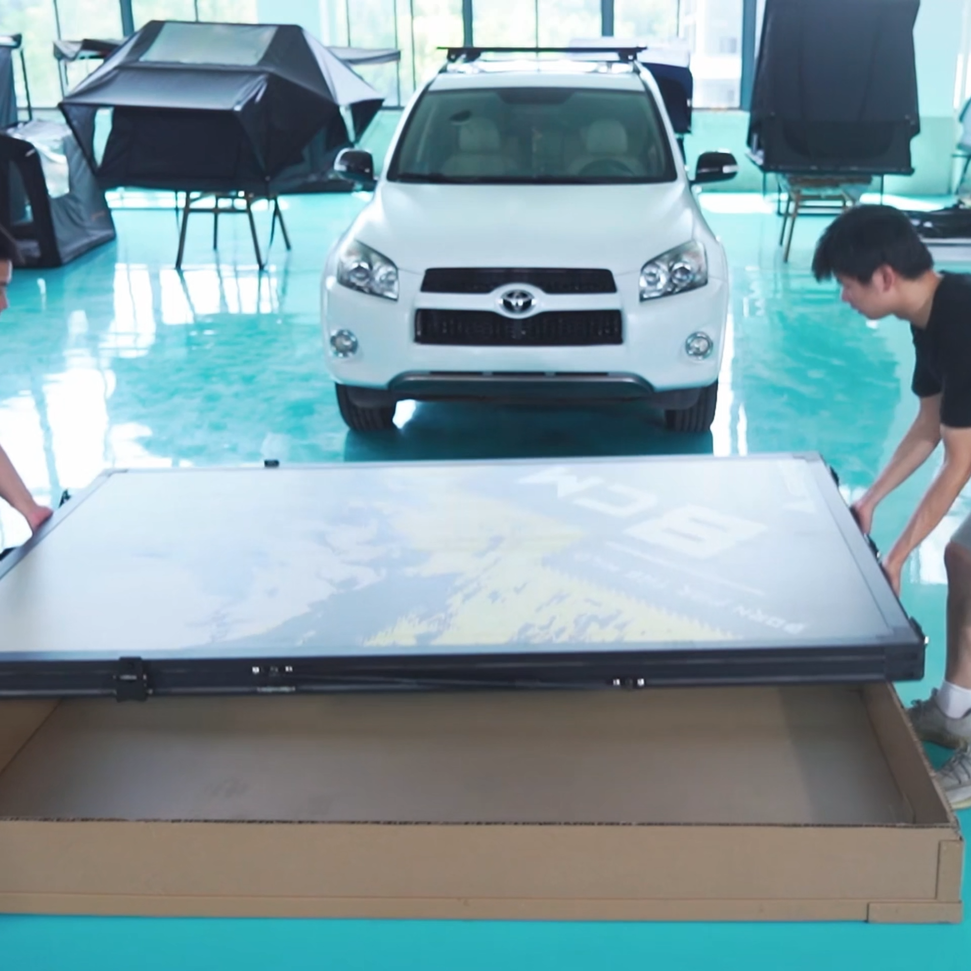 Ultra thin 8CM roof tent hardcore off-road SUV rain shelter camping sleeping lightweight car tent